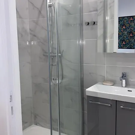 雷莱斯艾美利公寓式酒店 4* 克拉马